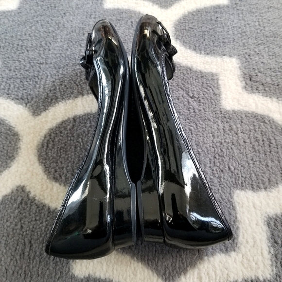 Anne Klein IFlex  "Flora" Patent Peep Toe Flats - Picture 3 of 8